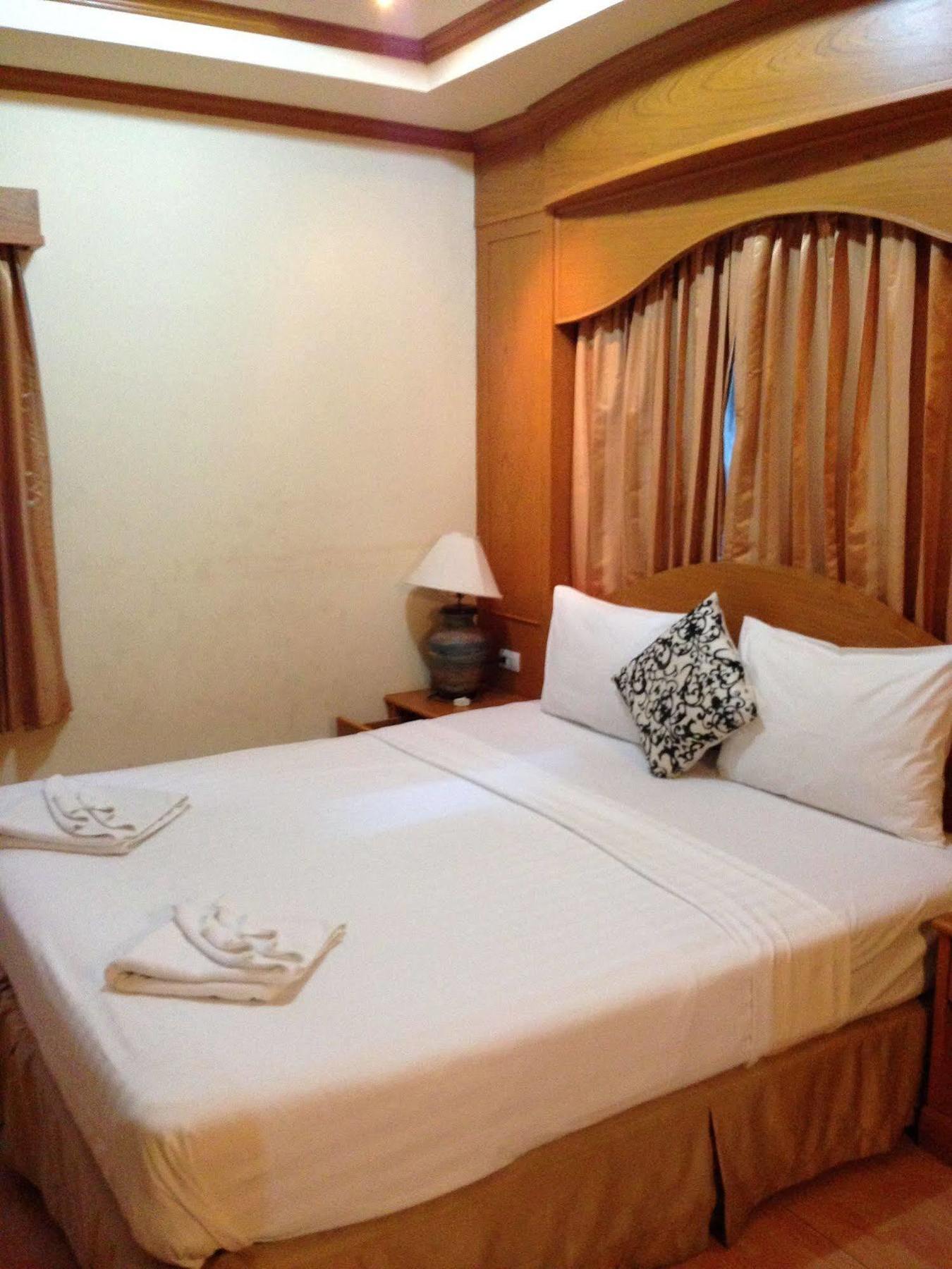 The House Patong Hotel Exterior foto