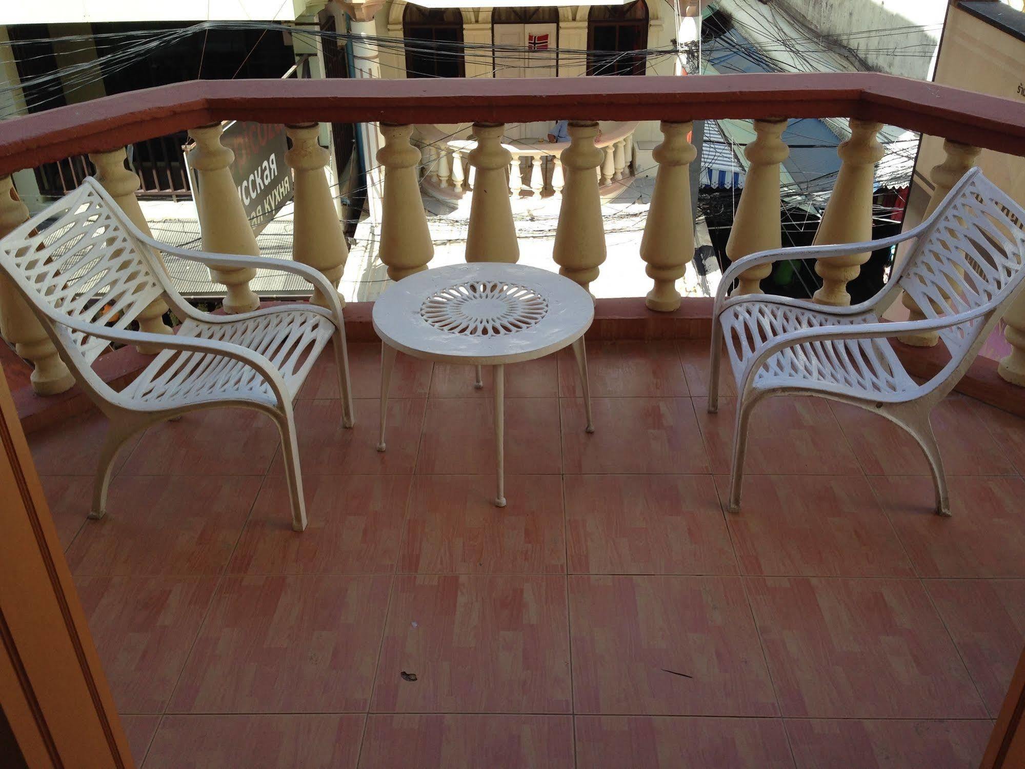 The House Patong Hotel Exterior foto