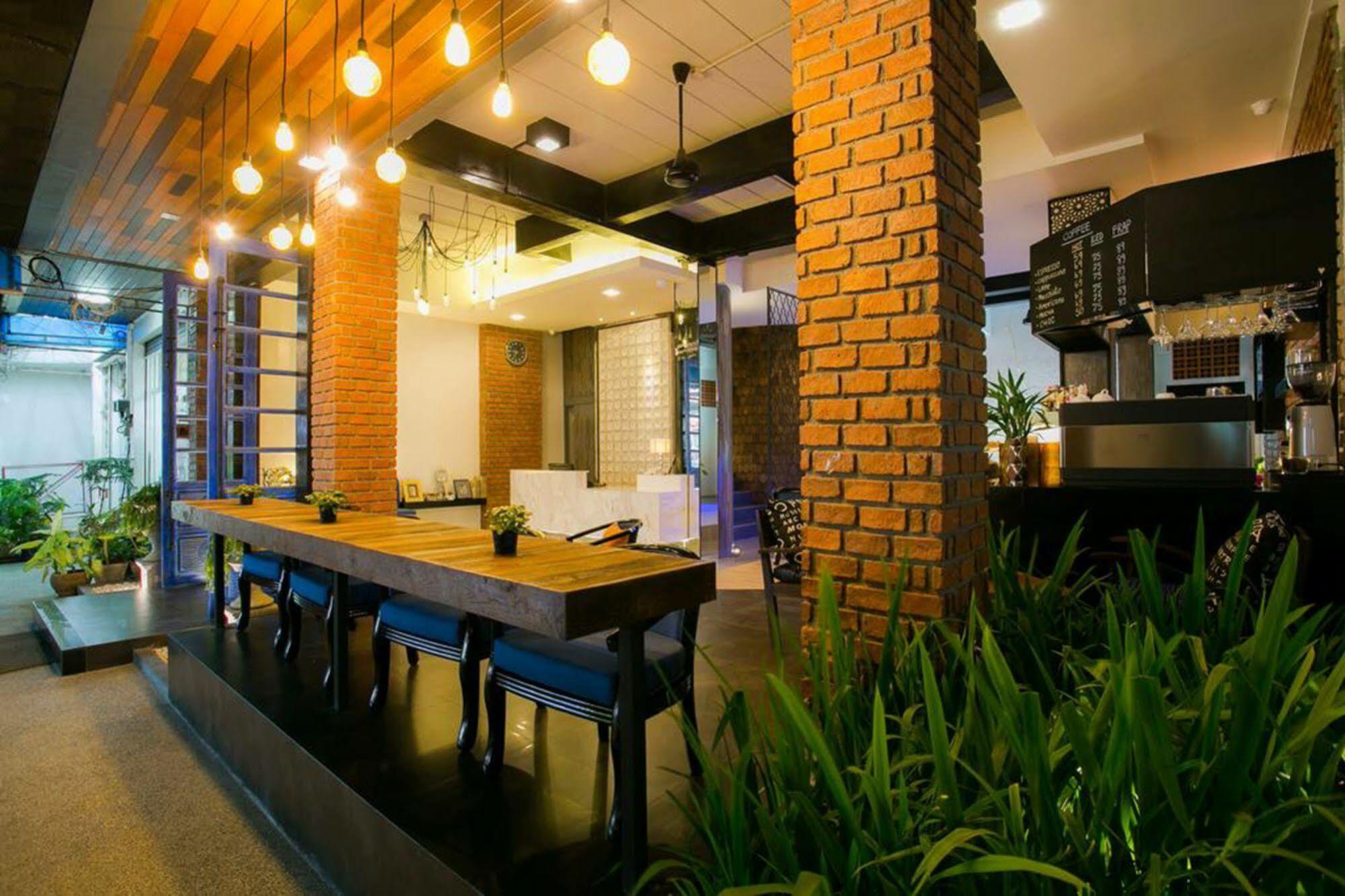 The House Patong Hotel Exterior foto